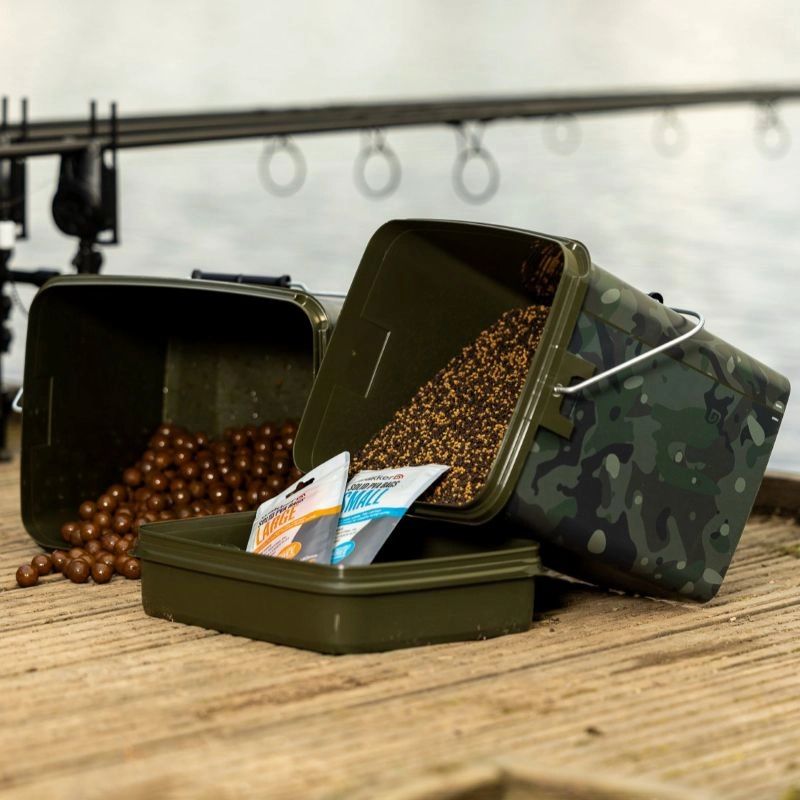 Trakker 13 Ltr Camo Square Container Inc Tray